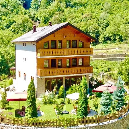 Vila Alexander B&B Valbone Exterior foto