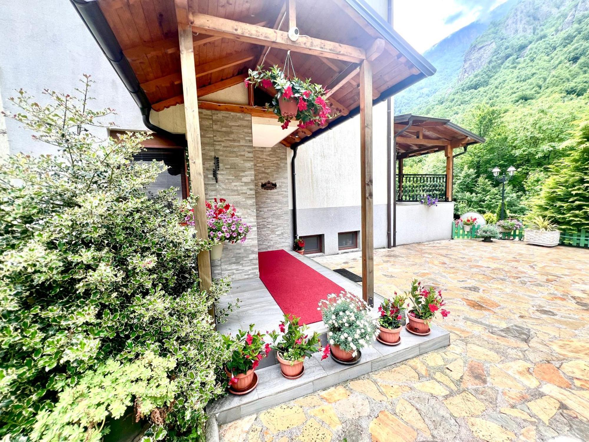 Vila Alexander B&B Valbone Exterior foto